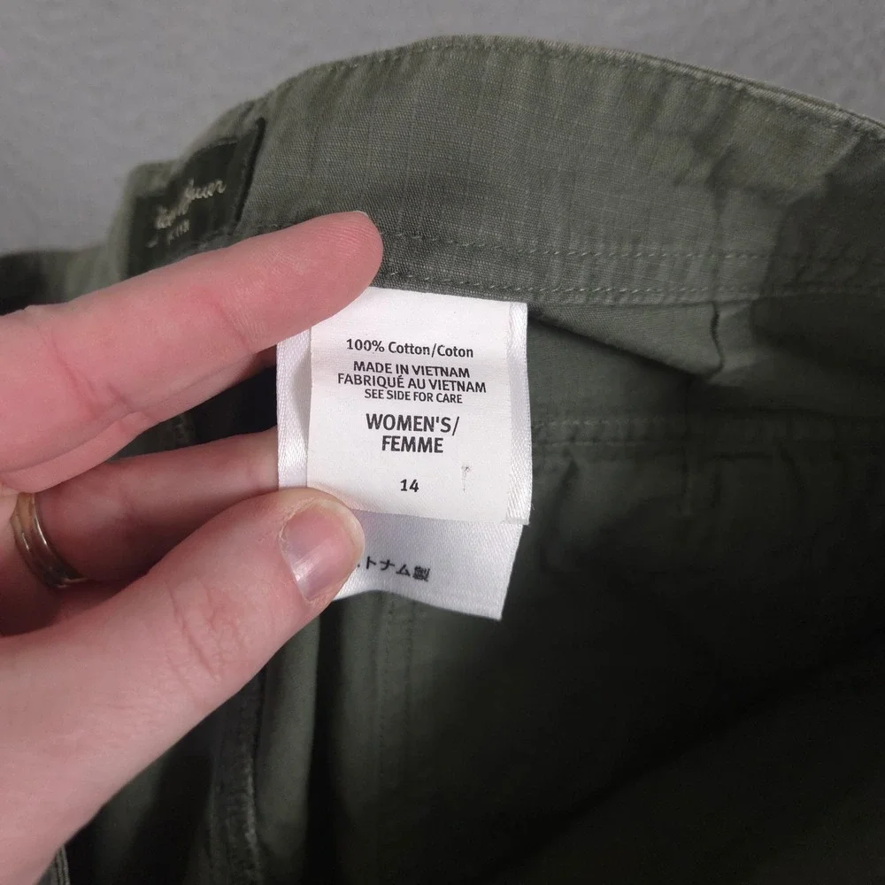 VINTAGE Eddie Bauer Pants Womens 14 Green Cargo Ripstop Utility Cropped 2000s - Picture 7 of 11